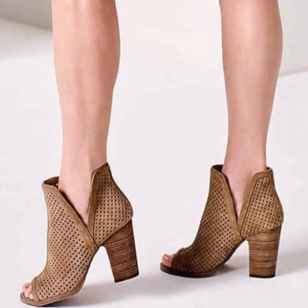 🌼Lucky Brand Brown Peep-Toe Heeled Boots